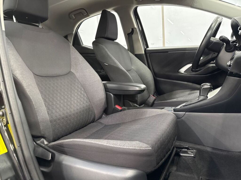 Toyota Yaris 2024 Musta