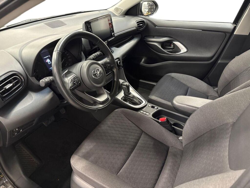 Toyota Yaris 2024 Musta