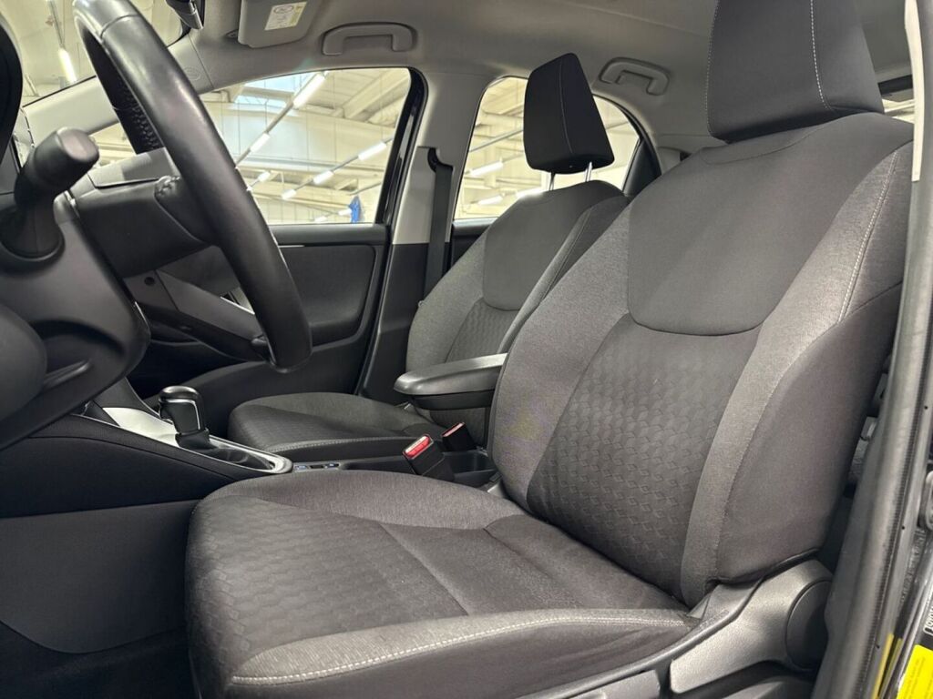 Toyota Yaris 2024 Musta