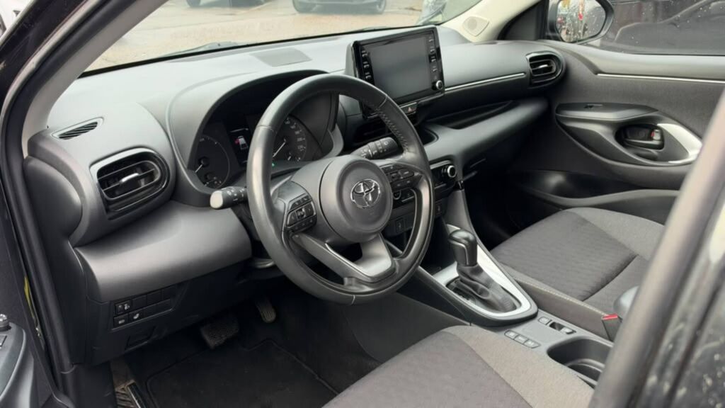 Toyota Yaris 1,5 Hybrid Limited Edition 2024, bild 3/4
