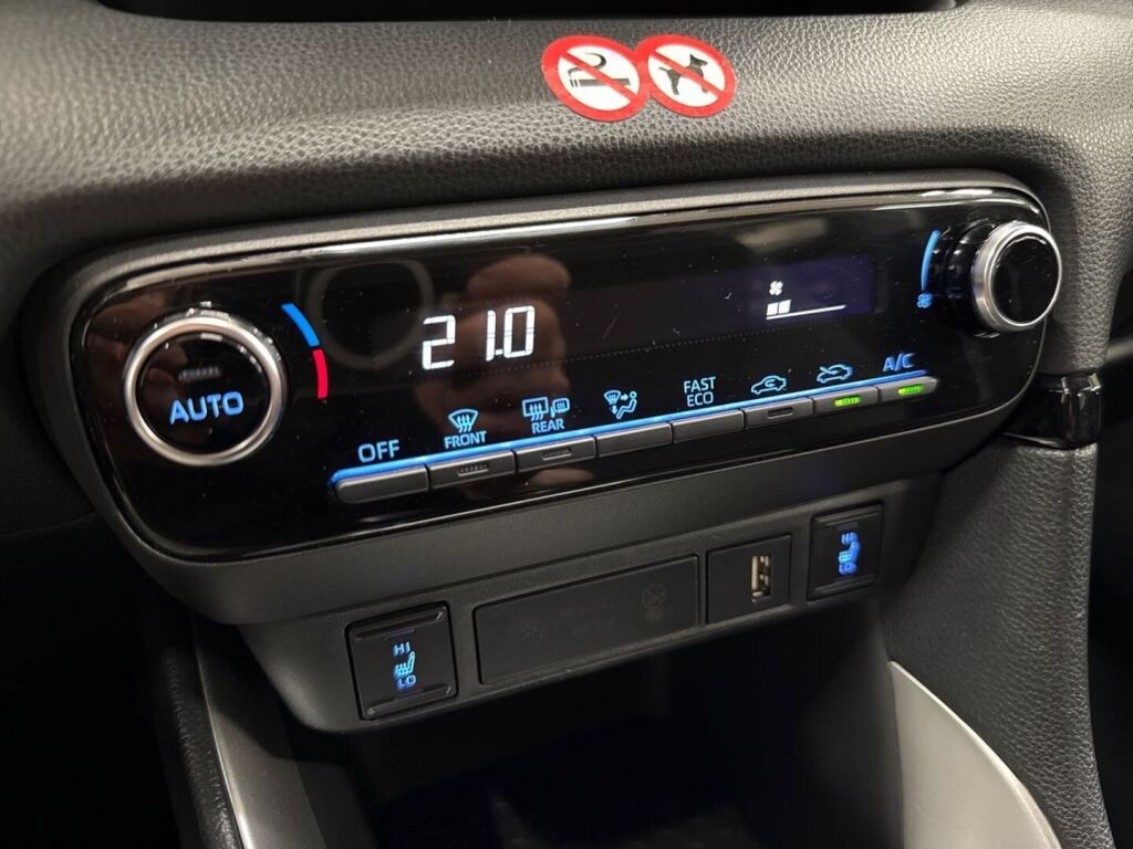 Toyota Yaris 2024 Musta
