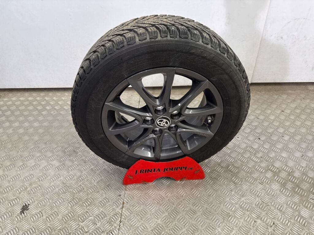 Toyota Yaris 2024 Musta