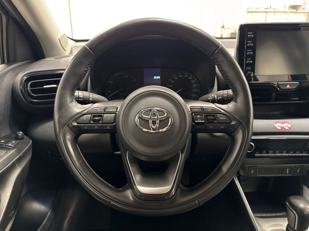 Toyota Yaris 2024 Musta