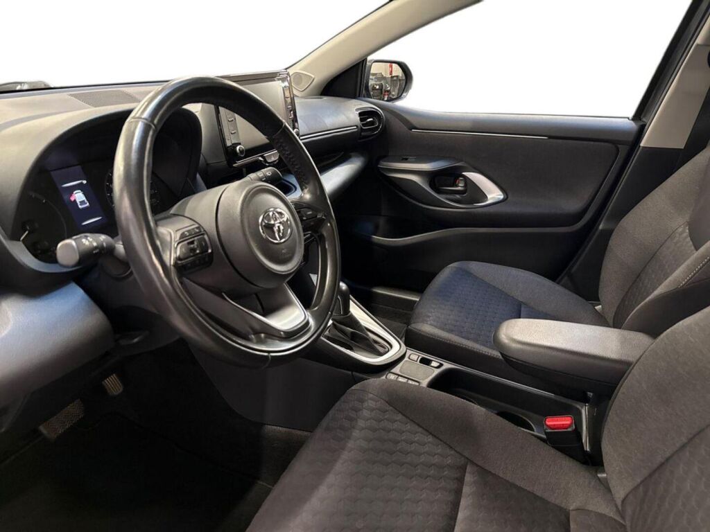 Toyota Yaris 2024 Harmaa