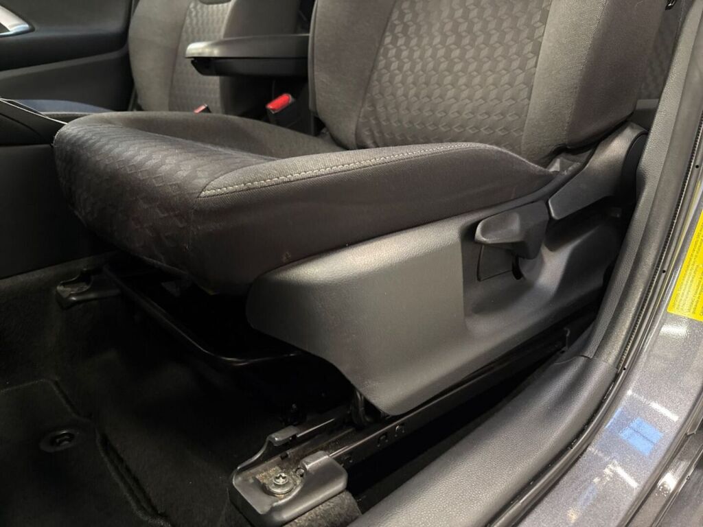 Toyota Yaris 2024 Harmaa