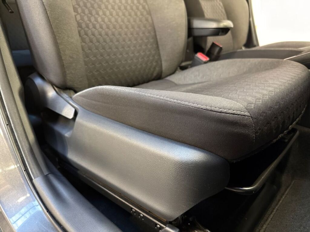 Toyota Yaris 2024 Harmaa