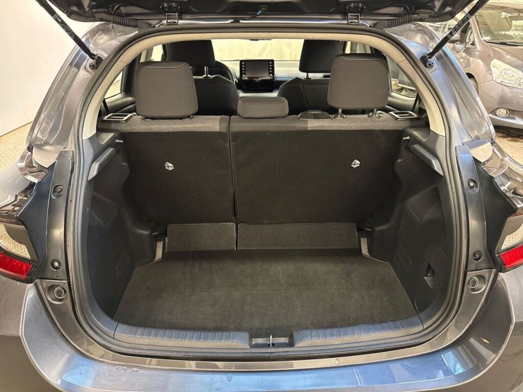 Toyota Yaris 2024 Harmaa