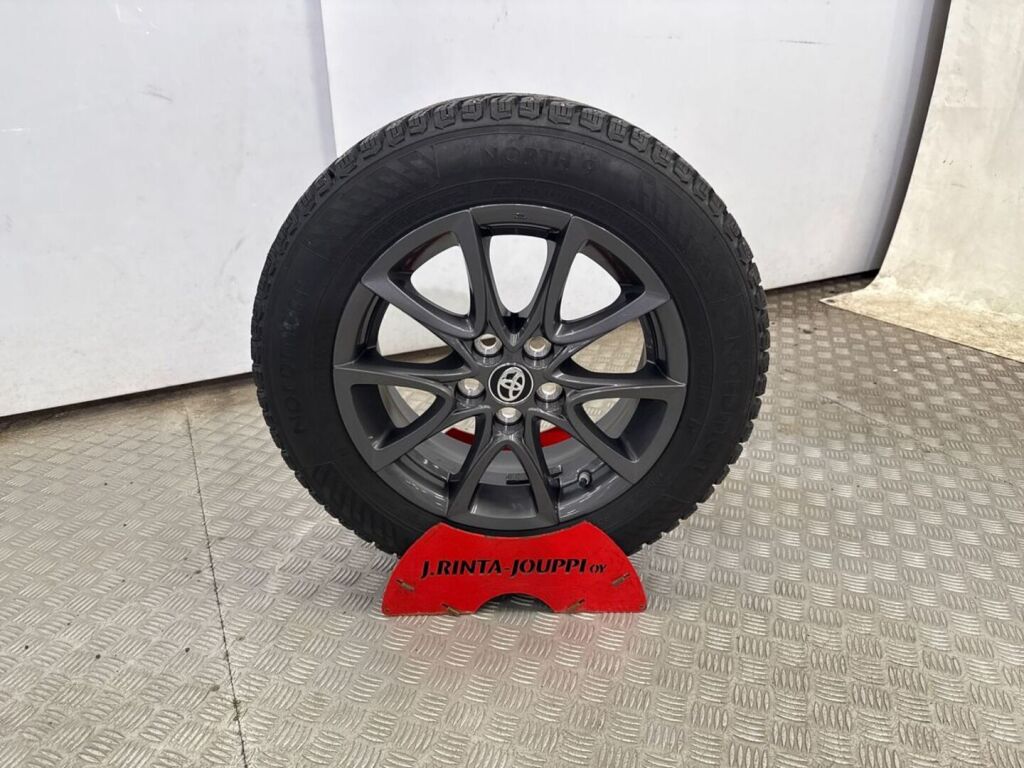 Toyota Yaris 2024 Musta