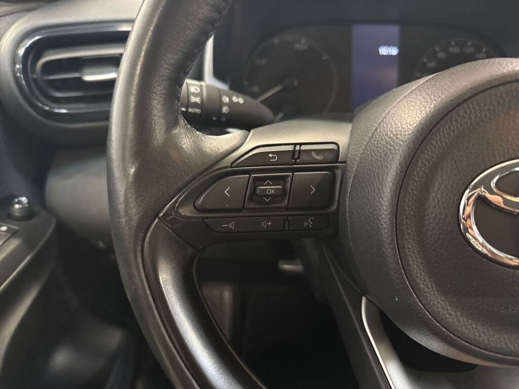 Toyota Yaris 2024 Musta