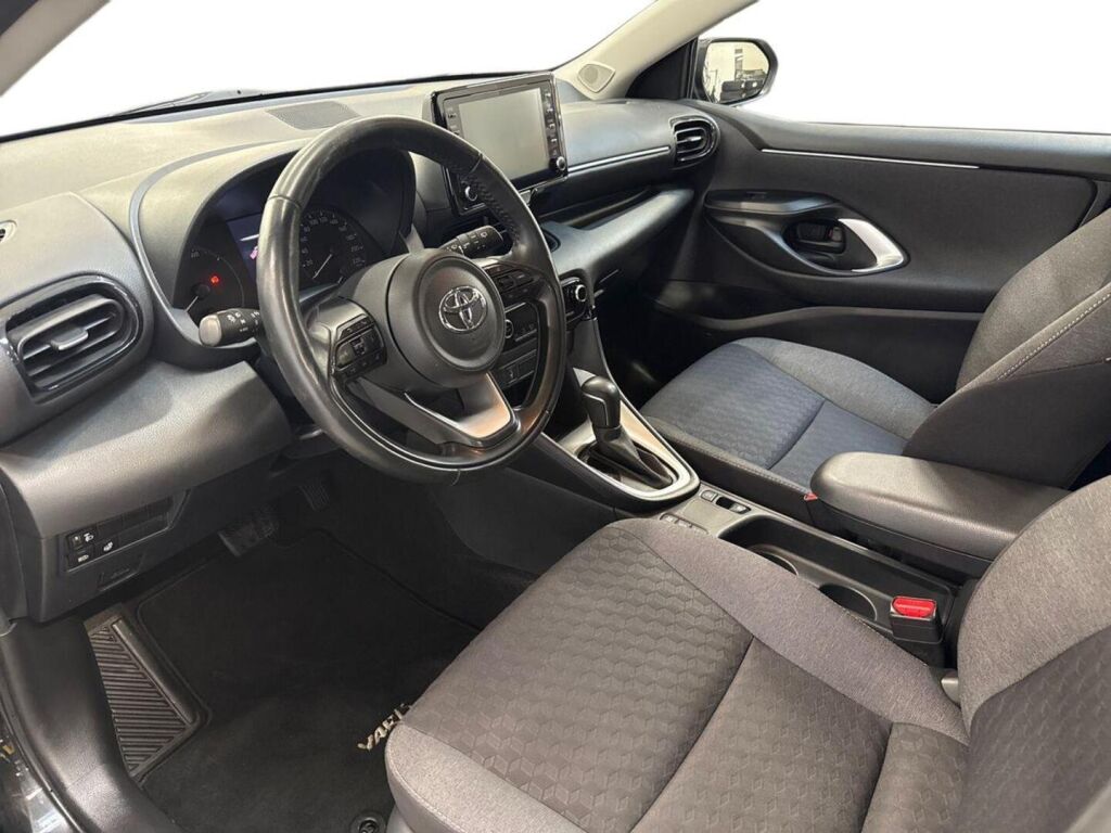 Toyota Yaris 2024 Musta