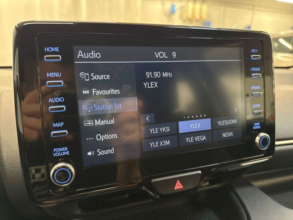 Toyota Yaris 2024 Musta