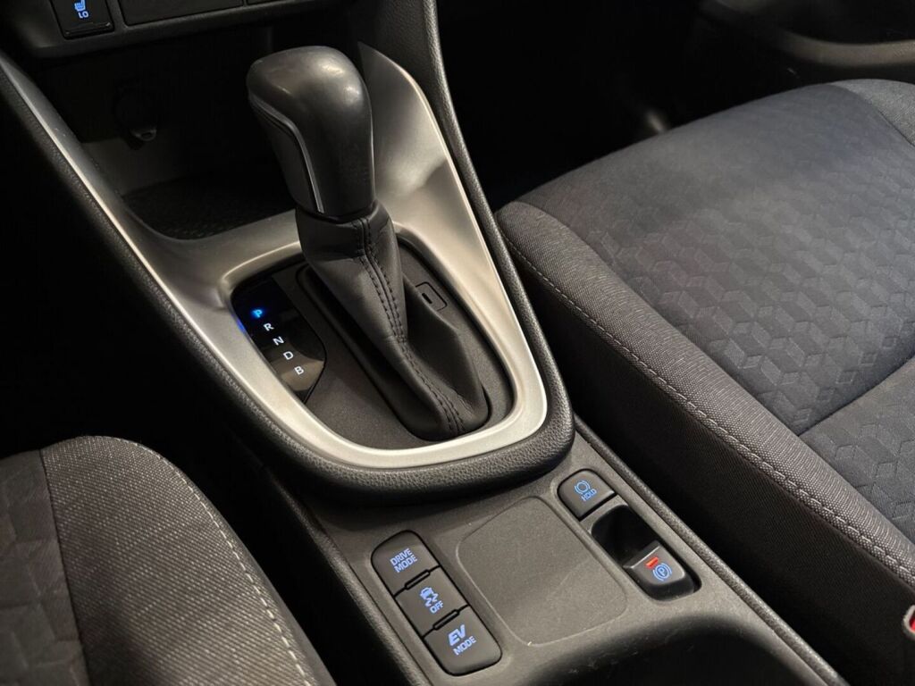 Toyota Yaris 2024 Musta