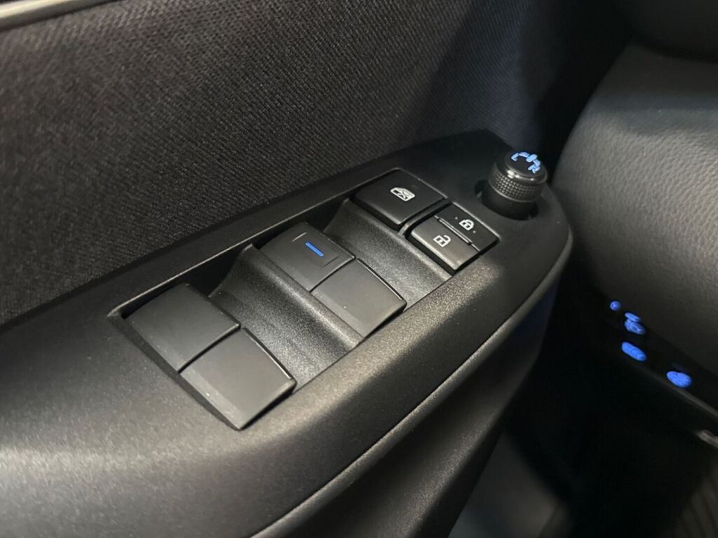 Toyota Yaris 2024 Musta