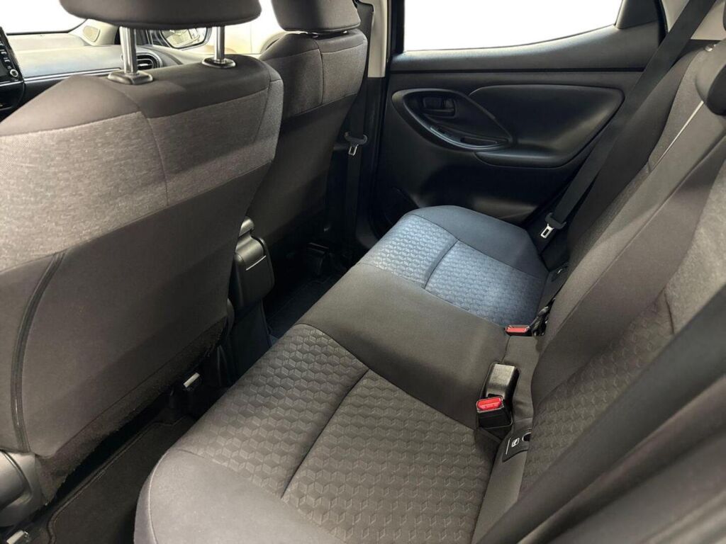 Toyota Yaris 2024 Musta