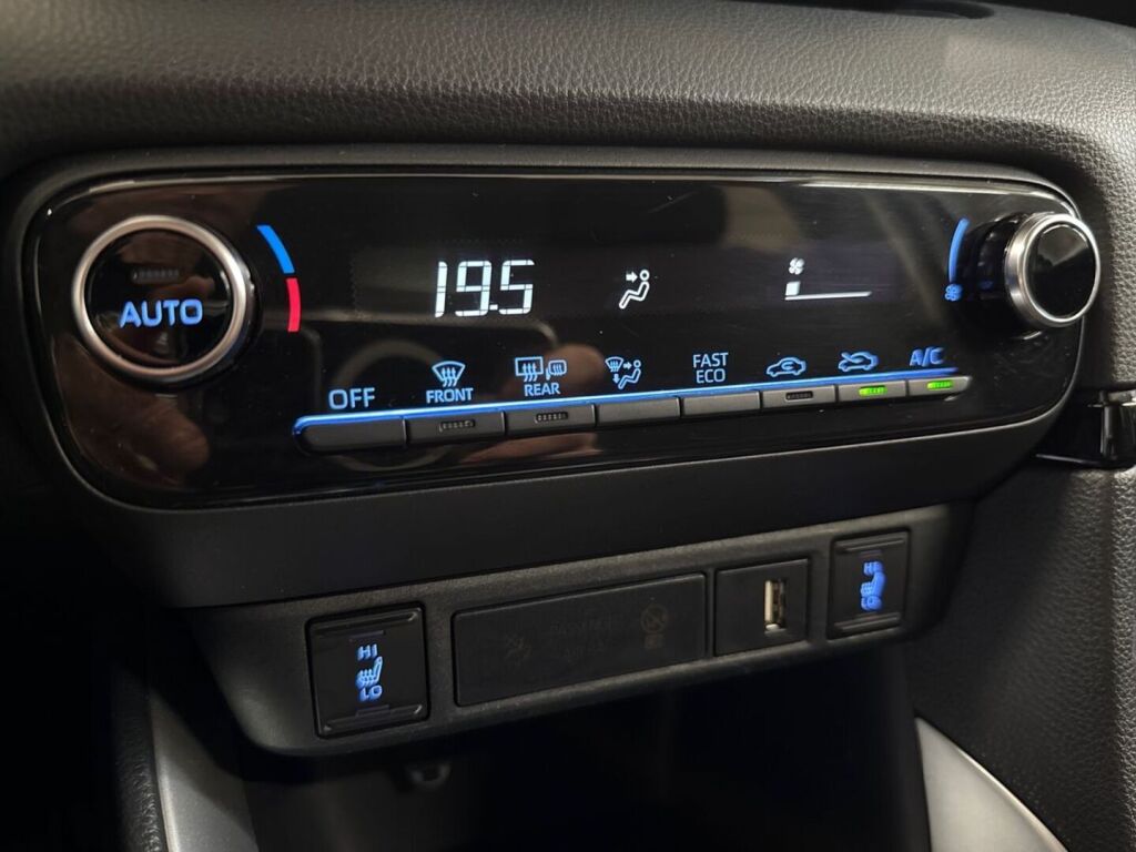 Toyota Yaris 2024 Musta