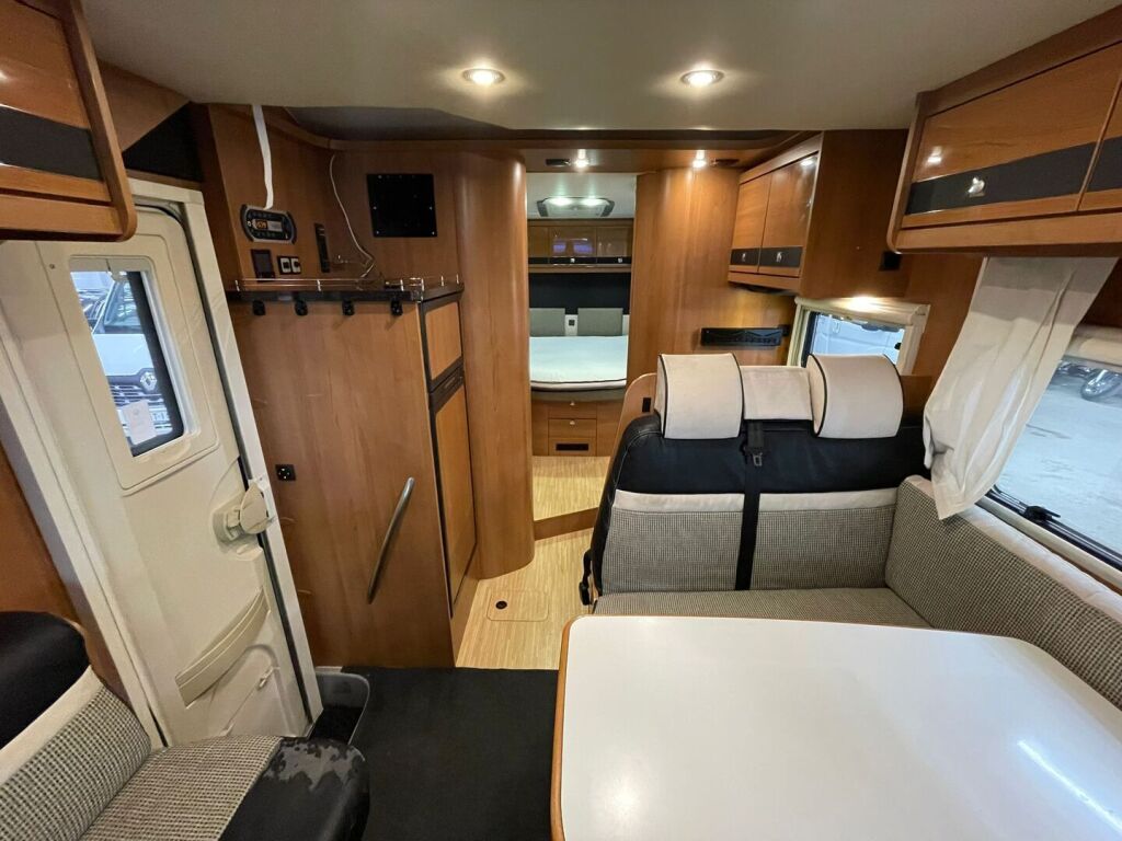 LMC Breezer H730 2013 Musta