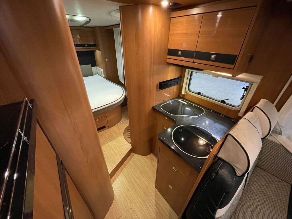 LMC Breezer H730 2013 Musta