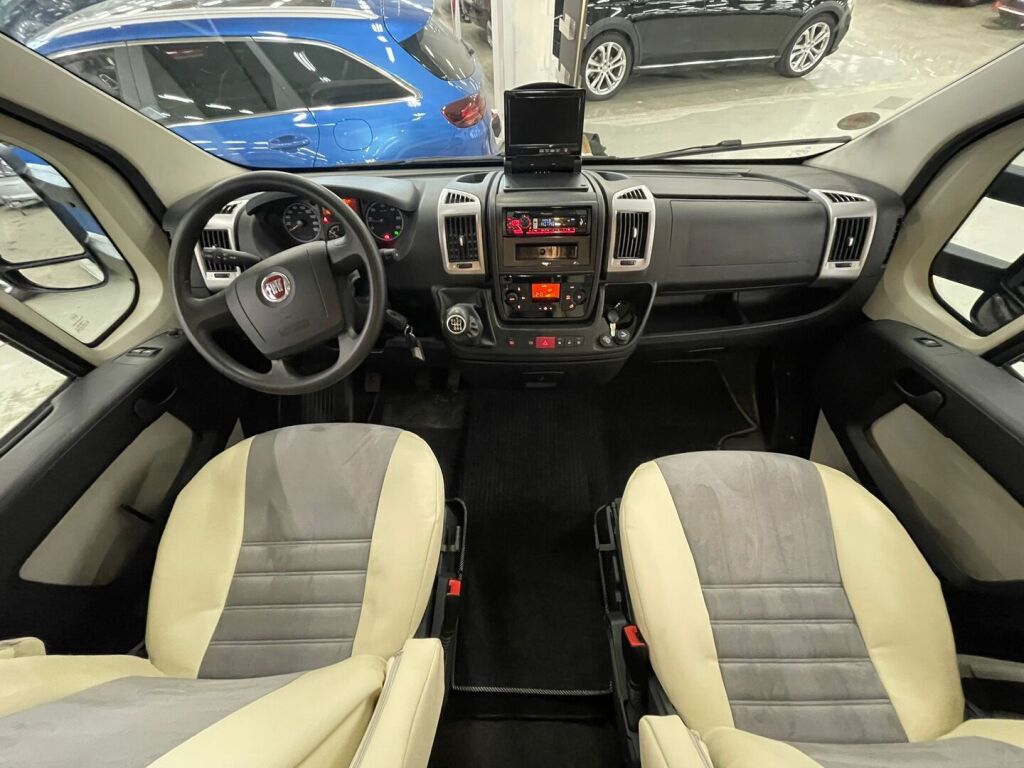 LMC Breezer H730 2013 Musta