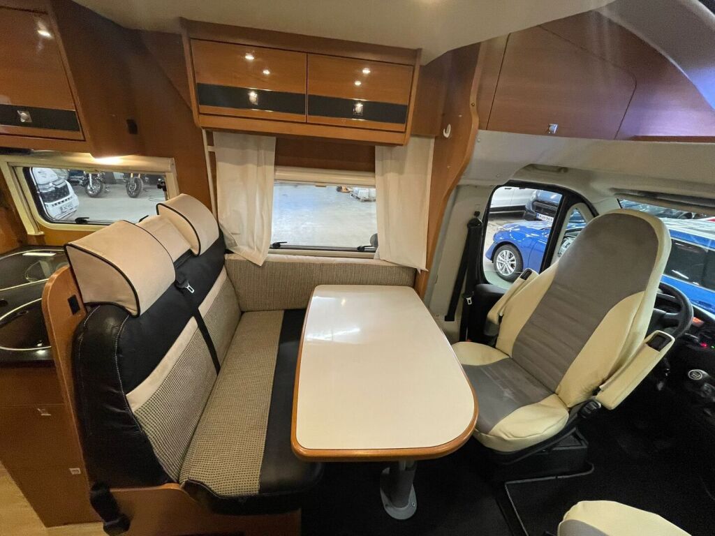 LMC Breezer H730 2013 Musta