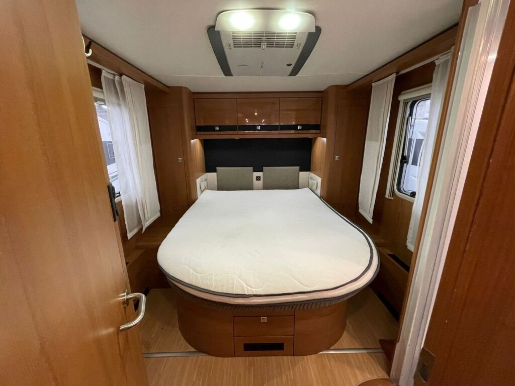 LMC Breezer H730 2013 Musta