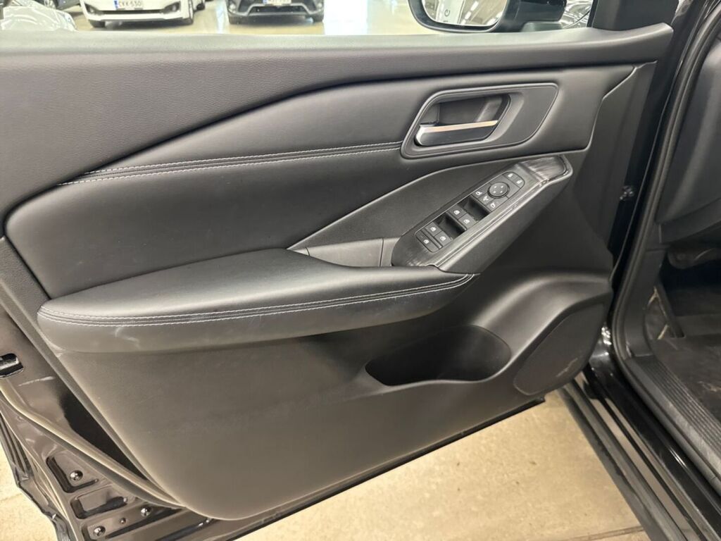 Nissan Qashqai 2024 Musta