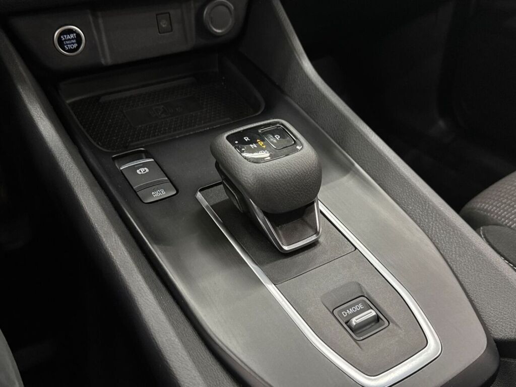 Nissan Qashqai 2024 Musta