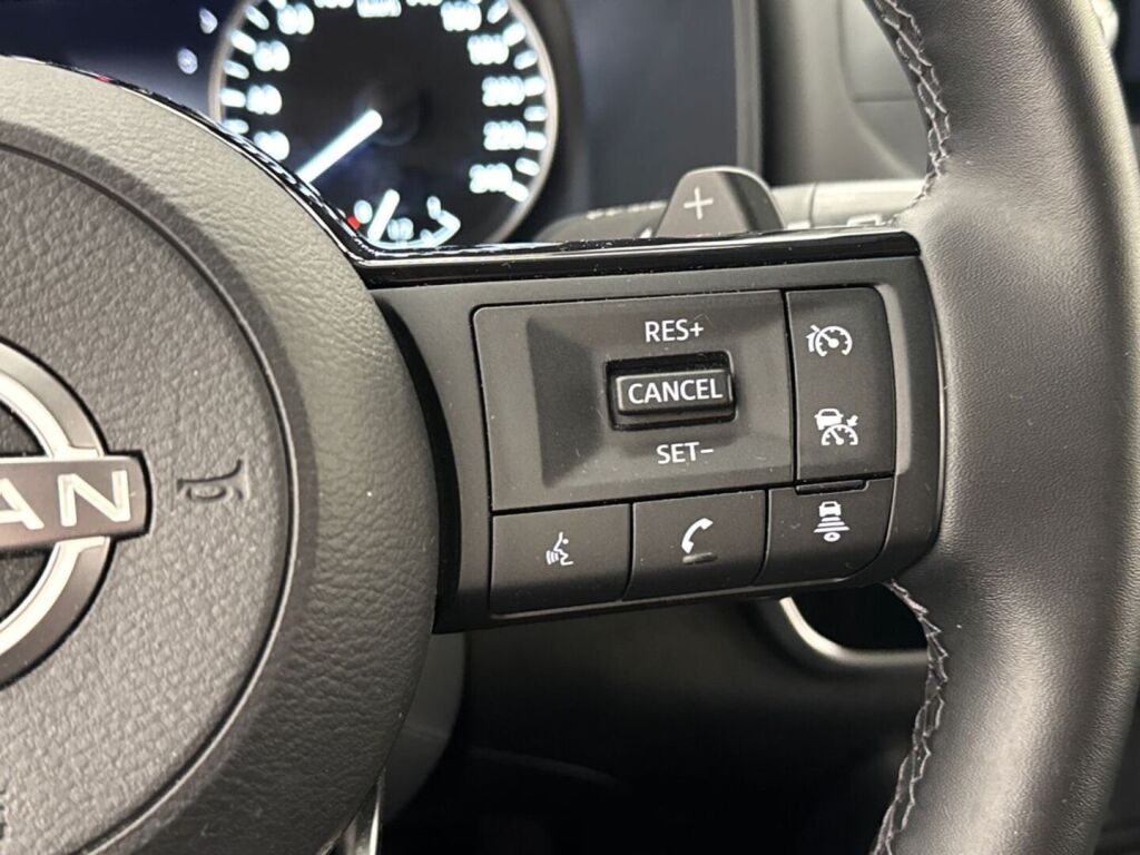Nissan Qashqai 2024 Musta