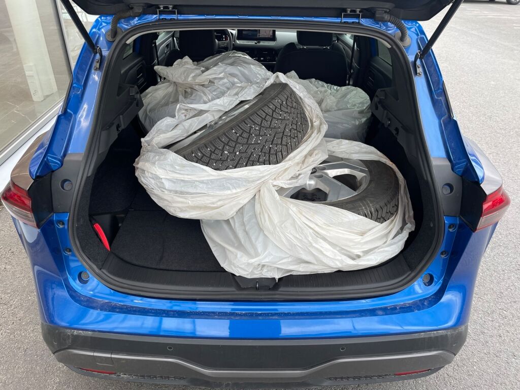 Nissan Qashqai 2024 Sininen