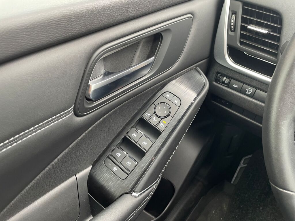 Nissan Qashqai 2024 Sininen