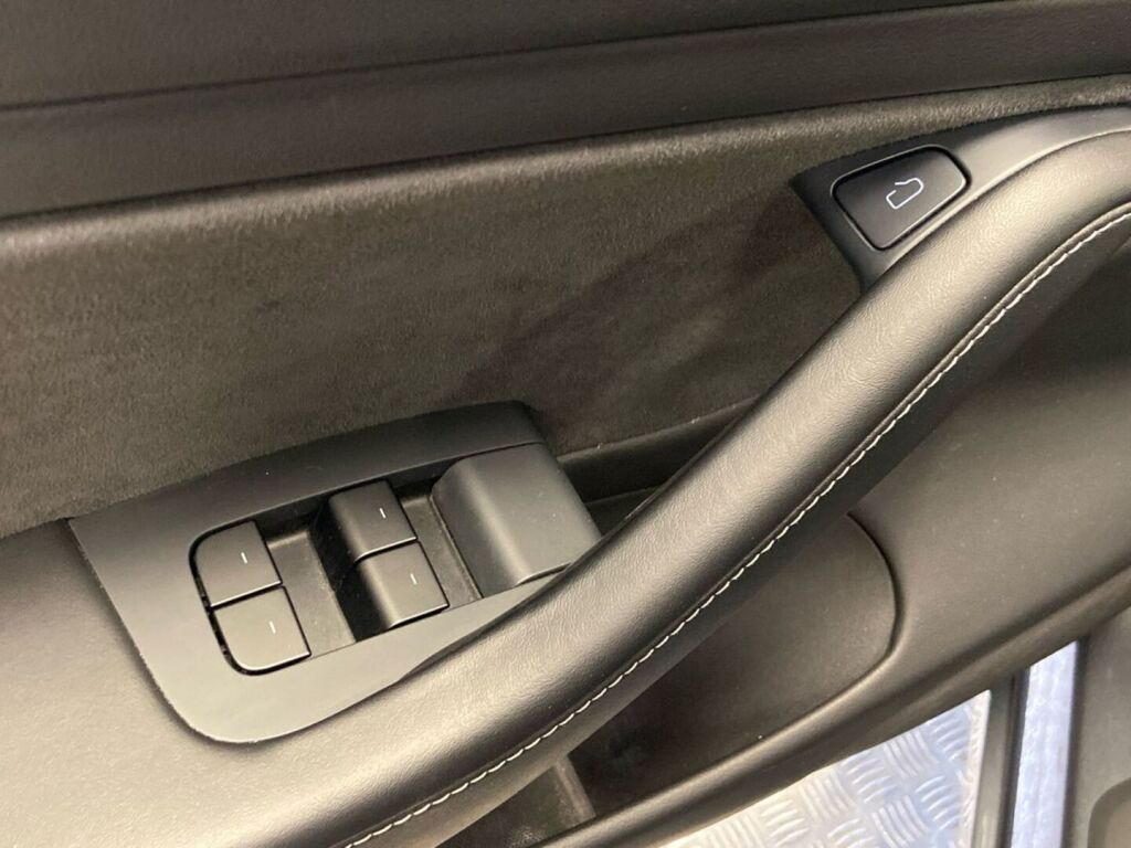 Tesla Model 3 2021 Harmaa