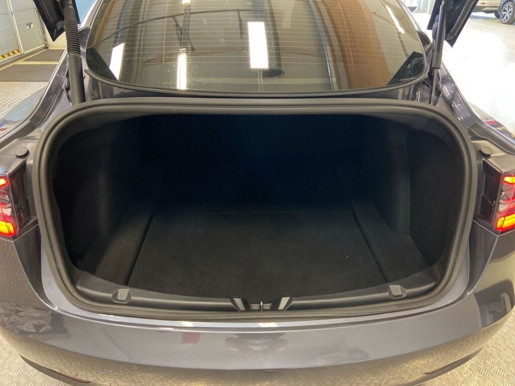 Tesla Model 3 2021 Harmaa