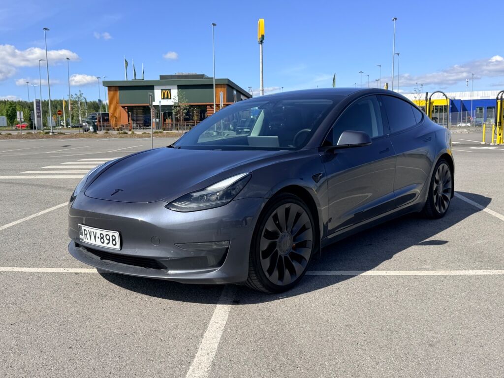 Tesla Model 3 2021 Harmaa