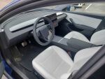 Tesla Model 3 2024 Sininen