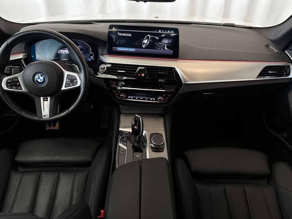 BMW 530 2023 Valkoinen