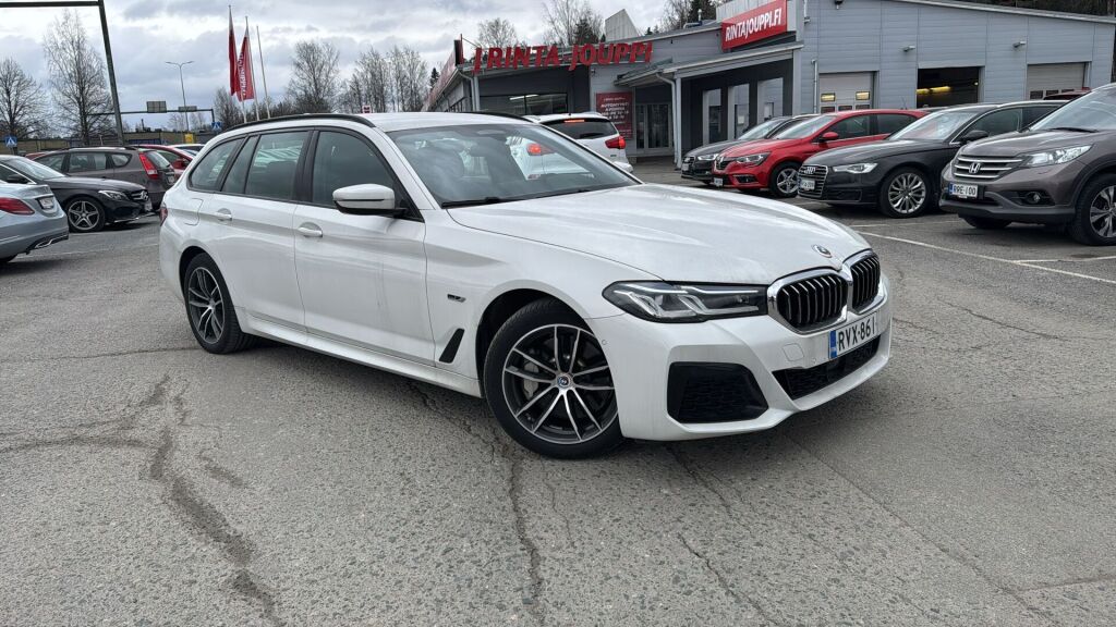 BMW 530 2023 Valkoinen