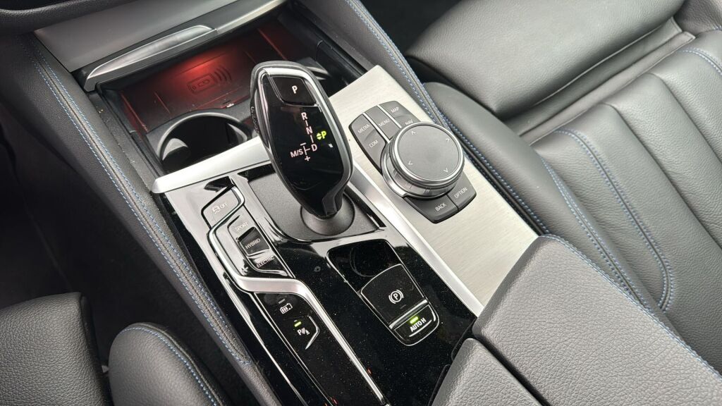 BMW 530 2023 Valkoinen