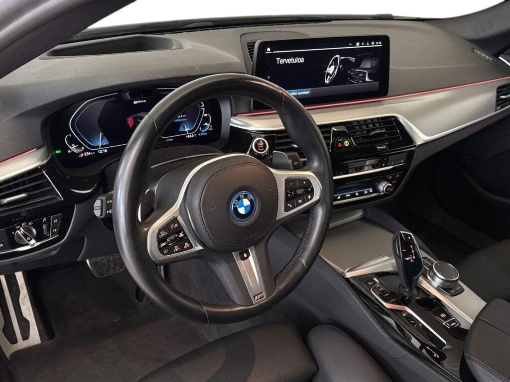 BMW 530 2023 Valkoinen
