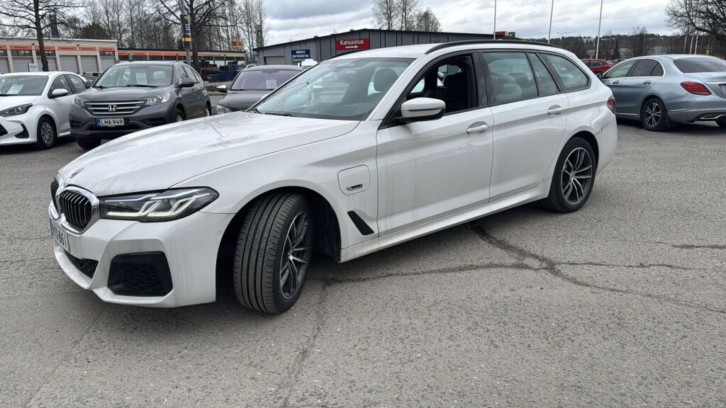 BMW 530 2023 Valkoinen