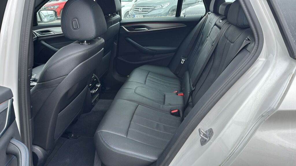 BMW 530 2023 Valkoinen