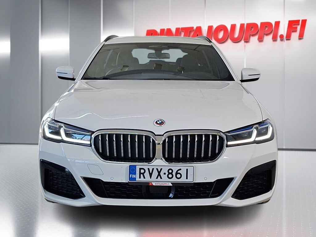 BMW 530 2023 Valkoinen