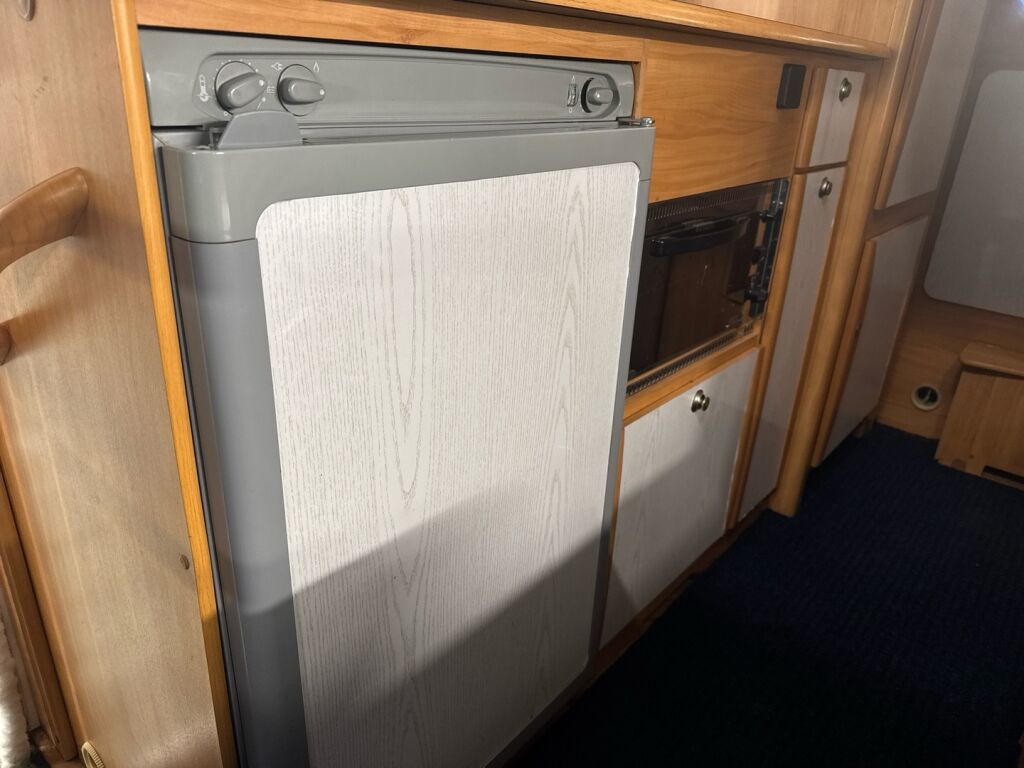 Adria Coral 660 DP 2004 Valkoinen