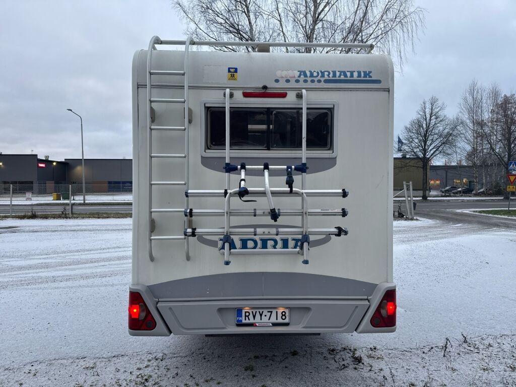 Adria Coral 660 DP 2004 Valkoinen