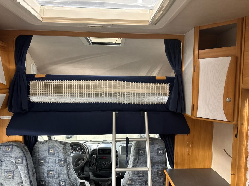 Adria Coral 660 DP 2004 Valkoinen