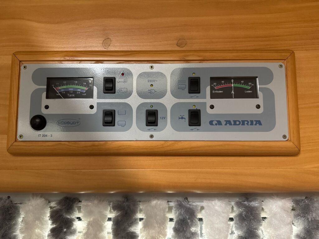 Adria Coral 660 DP 2004 Valkoinen