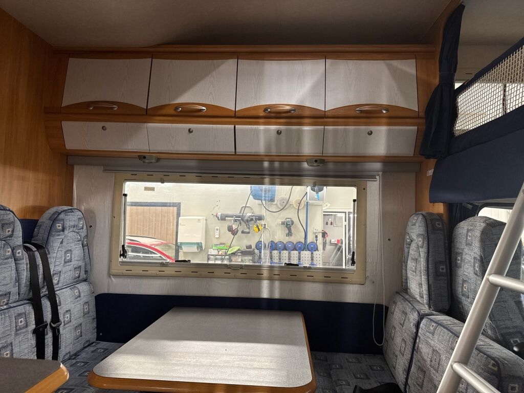 Adria Coral 660 DP 2004 Valkoinen