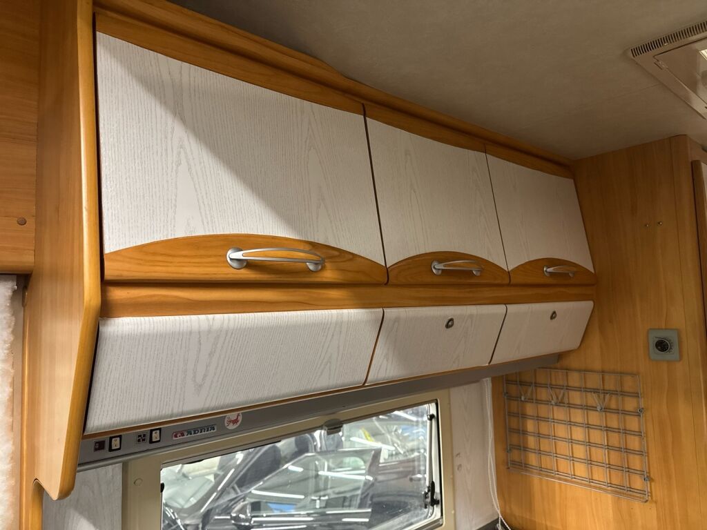 Adria Coral 660 DP 2004 Valkoinen