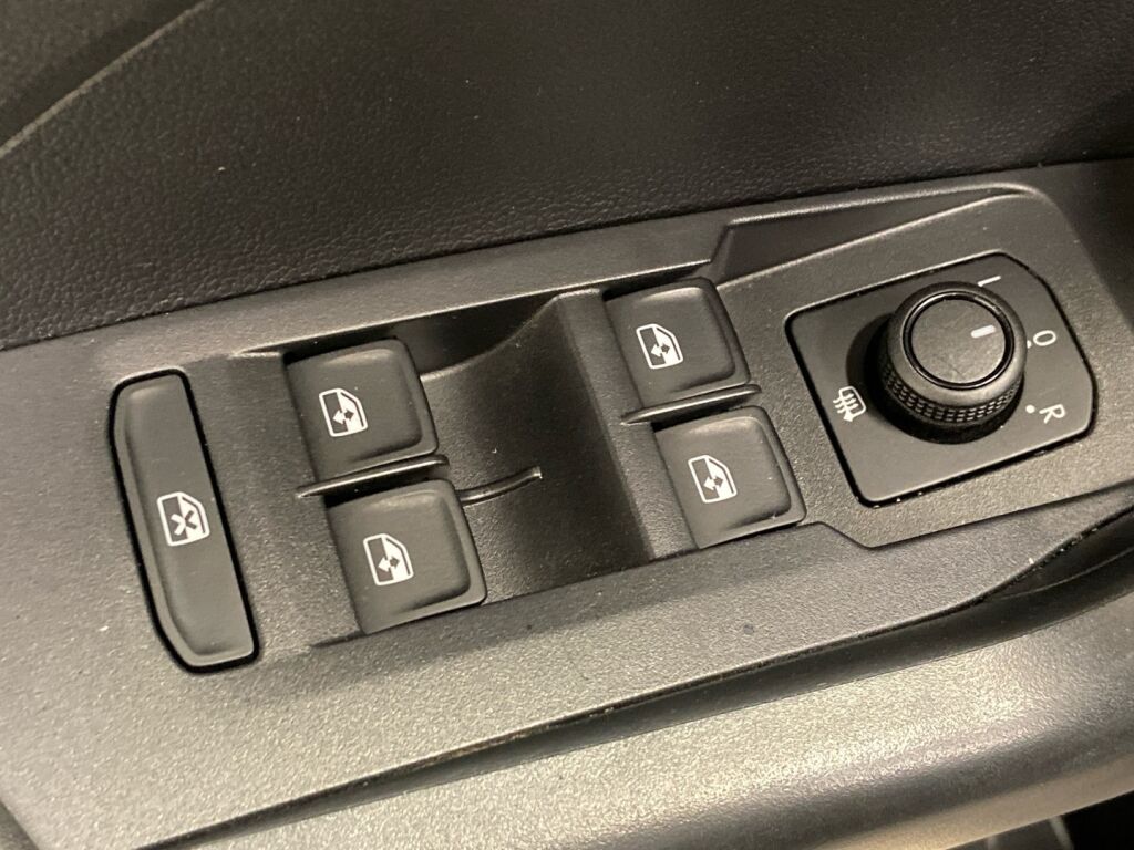 Volkswagen T-Cross 2024 Musta