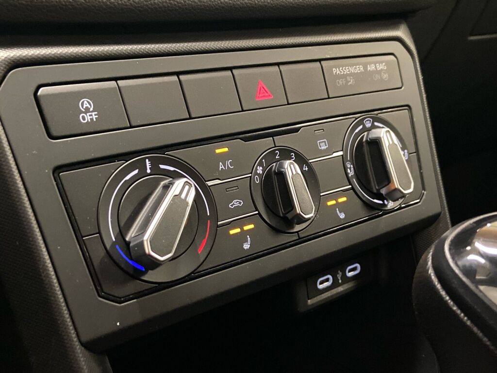 Volkswagen T-Cross 2024 Musta