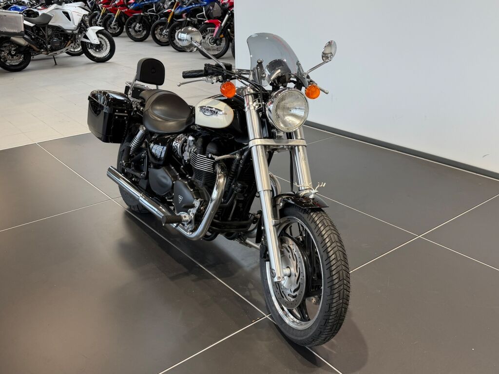 Triumph SPEEDMASTER 2009 Musta