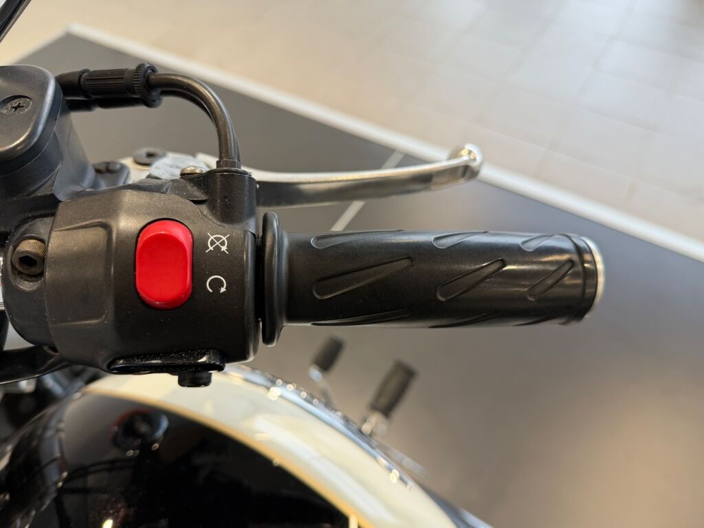Triumph SPEEDMASTER 2009 Musta
